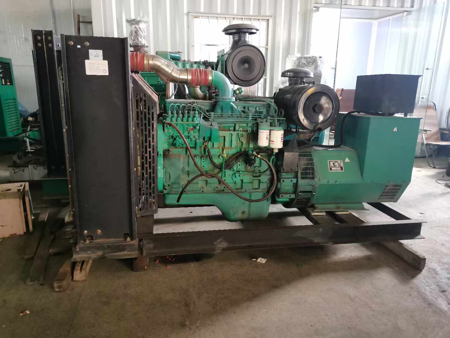 弥勒发电机租赁如何确定电缆的承载电流是否在安全范围内？