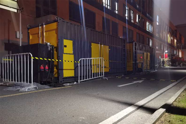 弥勒柴油发电机组的输出电压是如何调节的？