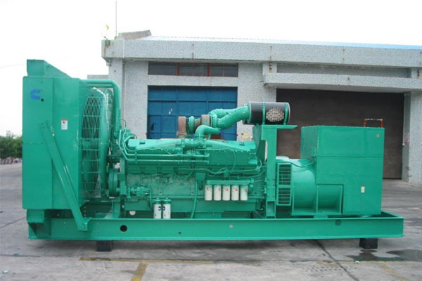 弥勒工厂发电机应急发电时如何更准确地检查发电机状态？